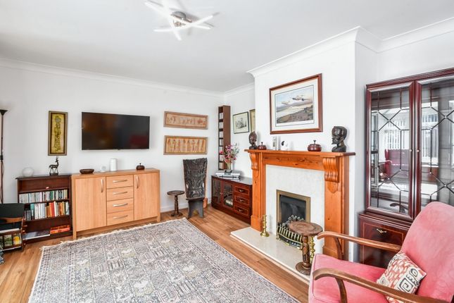 3 bed property, in Deepdale Drive, £220,000