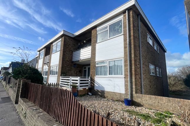 2 bed property, in Coast Road, £235,000