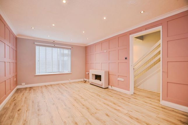 3 bed property, in Moss Gardens, £110,000