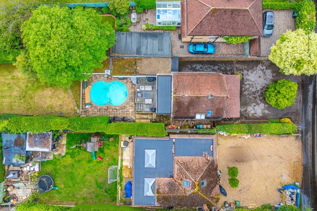 4 bed property, in Harthall Lane, £999,995