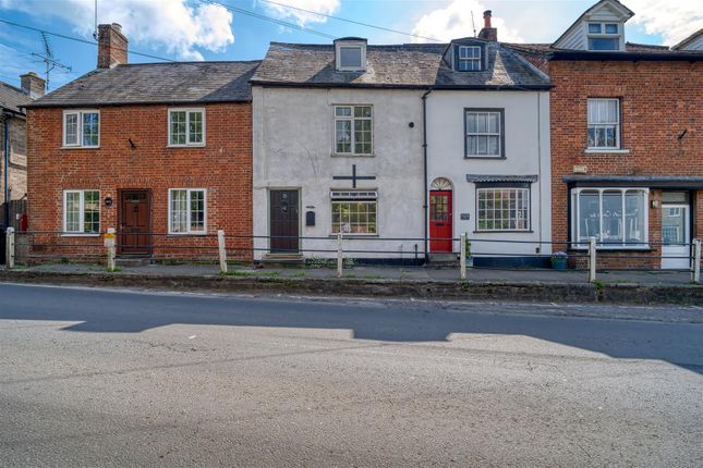 2 bed property, in Bridge Street, £180,000