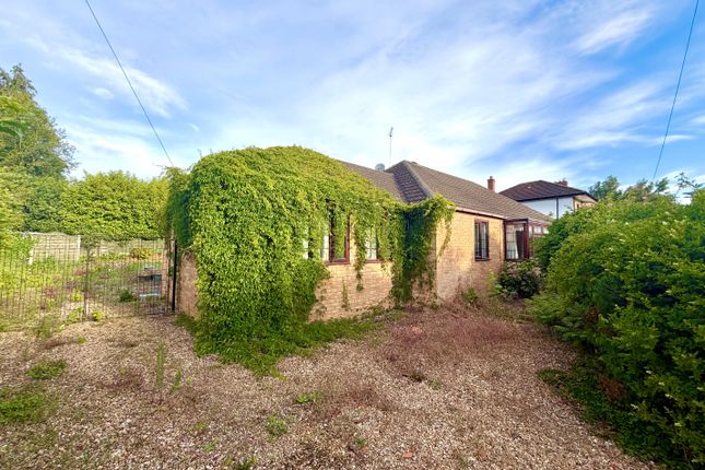 4 bed property, in 2 Spinney Lane, £300,000