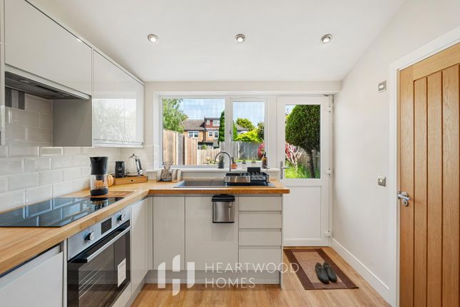 2 bed property, in Royston Road, £550,000