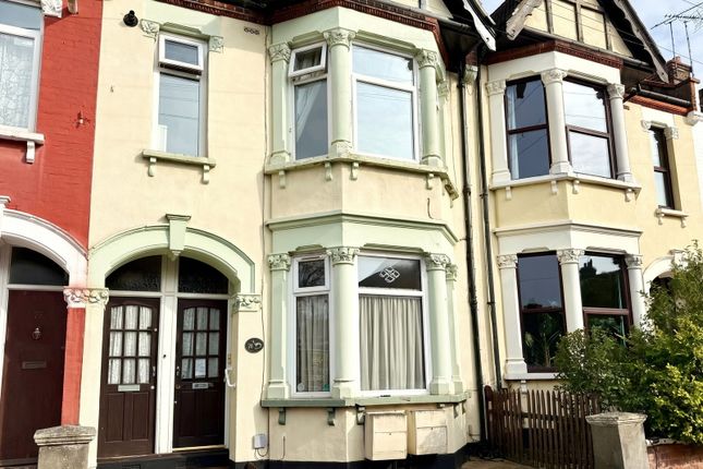1 bed property, in Silverdale Avenue, £170,000