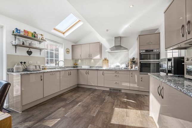 5 bed property, in Ty'n-Y-Gollen Court, £600,000