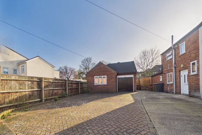 2 bed property, in North Street, £250,000
