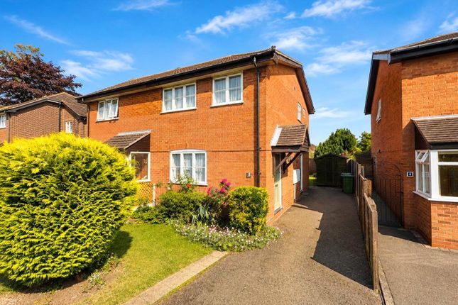 3 bed property, in Minions Close, £215,000