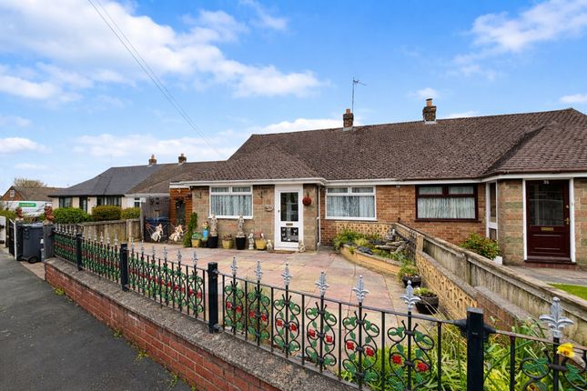 2 bed property, in Langdale Drive, £200,000