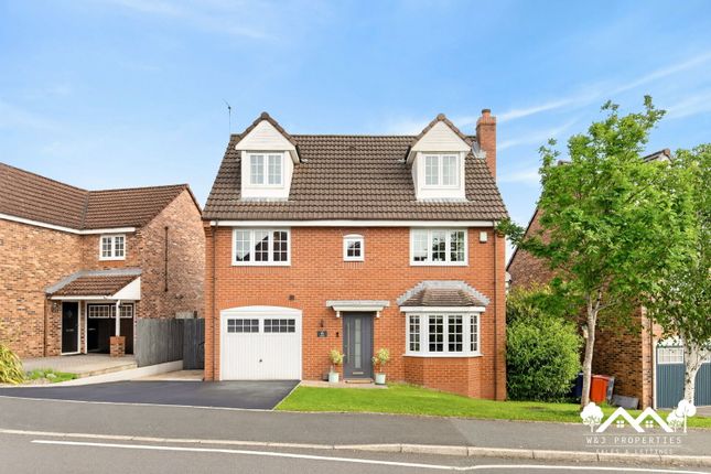 5 bed property, in Parkes Way, £360,000