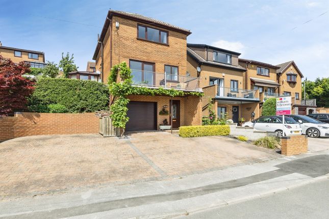 3 bed property, in Hacking Lane, £320,000