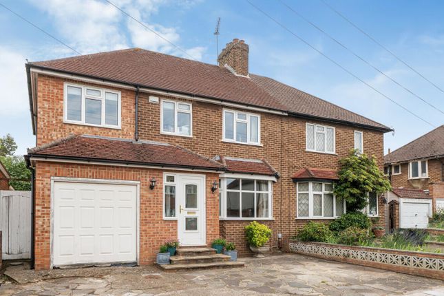 5 bed property, in Kechill Gardens, £900,000