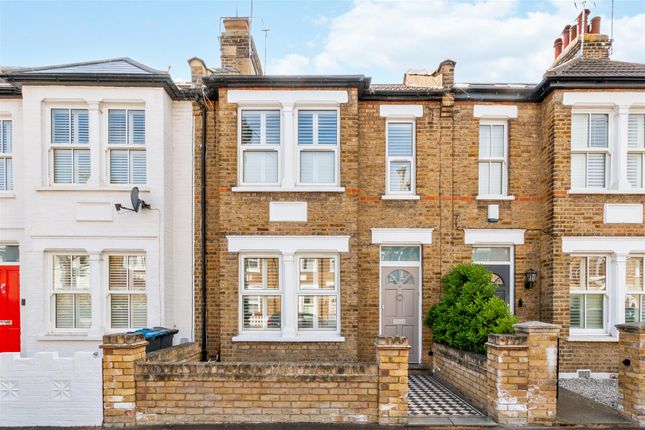 2 bed property, in Vernon Avenue, £750,000