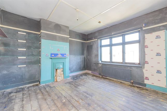 3 bed property, in Newlyn Road, £375,000