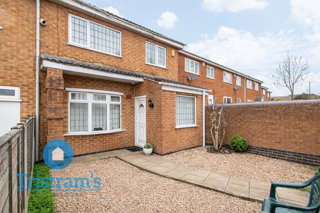 3 bed property, in Madryn Walk, £155,000