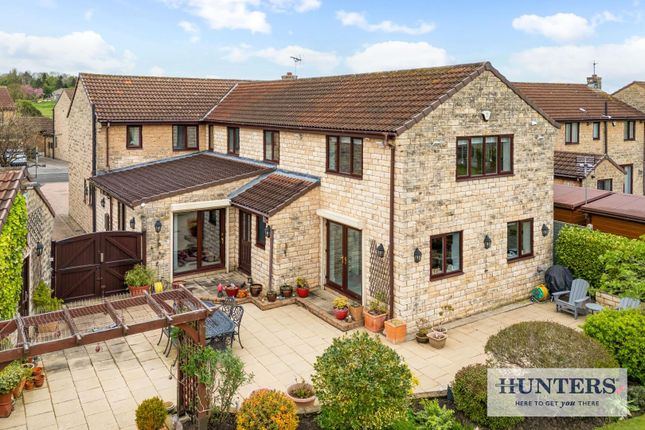 5 bed property, in Hudson Way, £795,000