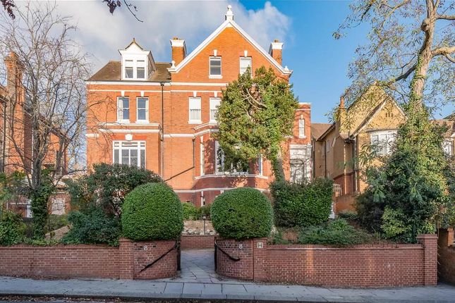 2 bed property, in Lindfield Gardens, £820,000
