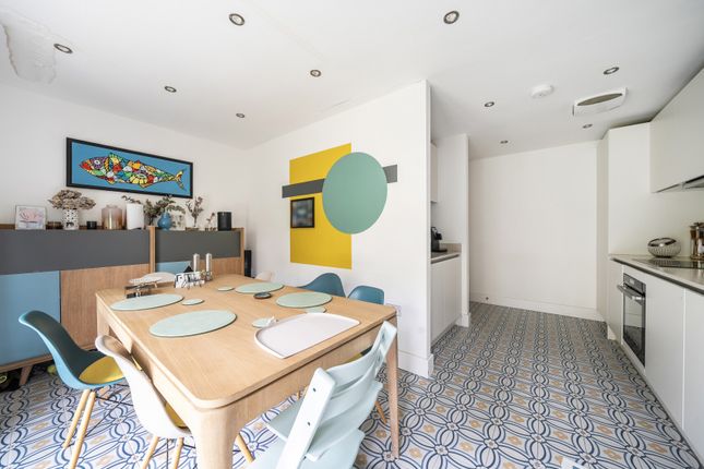 3 bed property, in Daffodil Close, £625,000