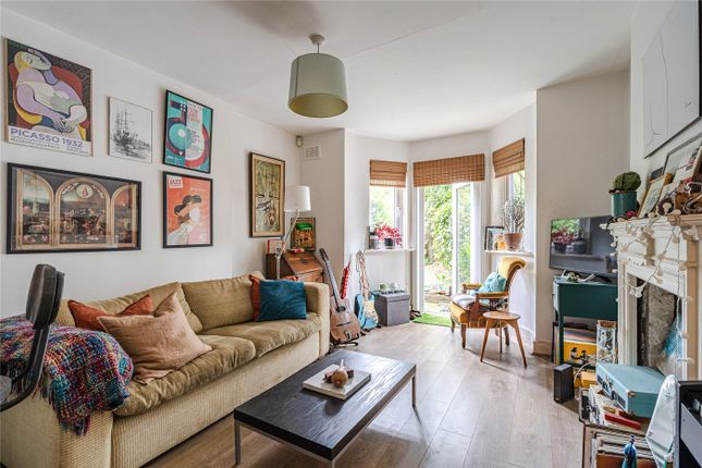 1 bed property, in Tierney Road, £350,000