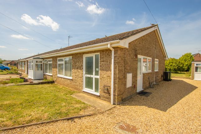 2 bed property, in Goosander Close, £200,000