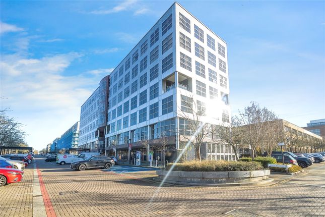 1 bed property, in Silbury Boulevard, £170,000