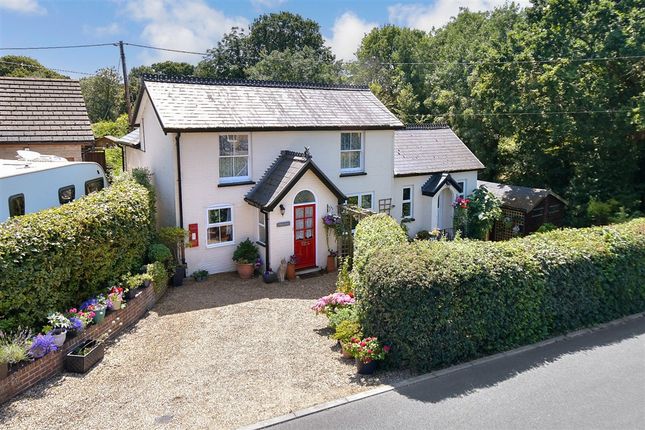 2 bed property, in Main Road, £465,000
