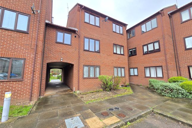 2 bed property, in Saxon Mill Lane, £140,000