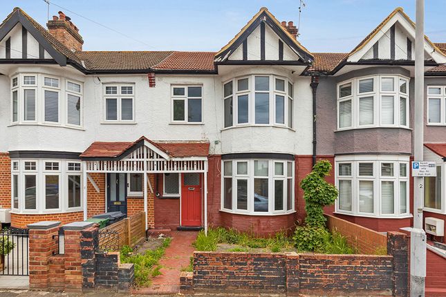 2 bed property, in Carnarvon Road, £650,000
