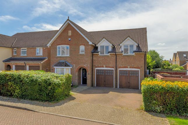 5 bed property, in Alfriston Grove, £850,000