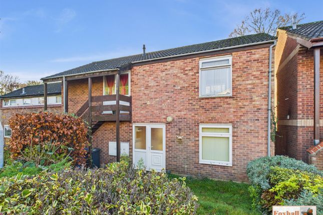 1 bed property, in Downing Close, £110,000