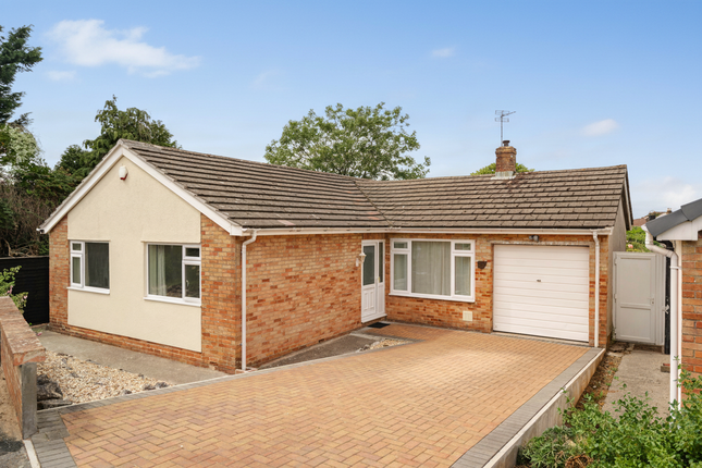 2 bed property, in West Links Close, £350,000