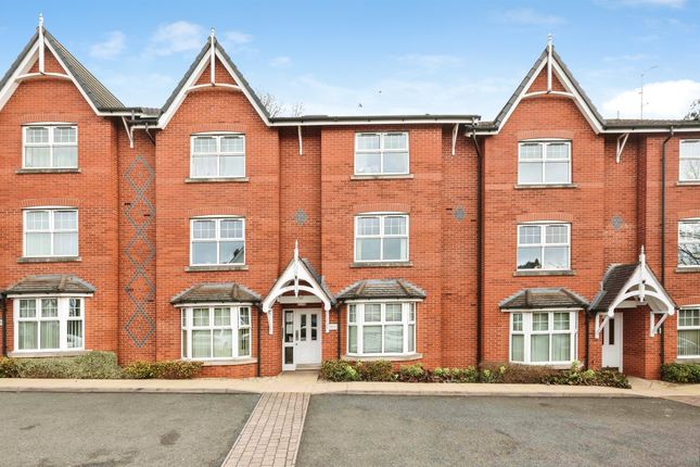2 bed property, in Wood End Road, £110,000