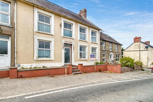 4 bed property, in Rhoshill, £185,000