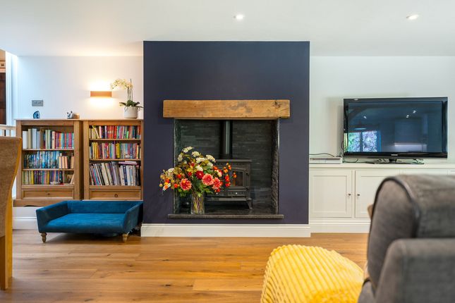 5 bed property, in Horsham Road, £1,150,000
