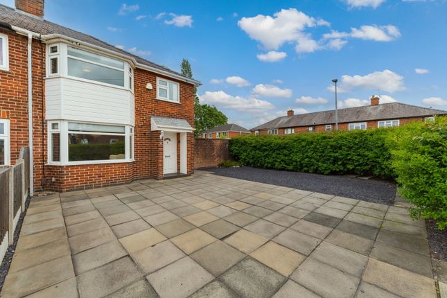 3 bed property, in Fairbrother Crescent, £250,000