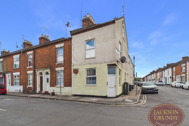 2 bed property, in Oakley Street, £90,000