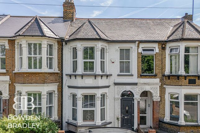 3 bed property, in Chigwell Road, £525,000