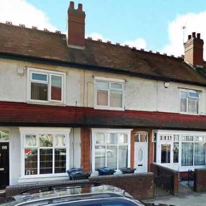2 bed property, in 15 Tew Park Road, £220,000
