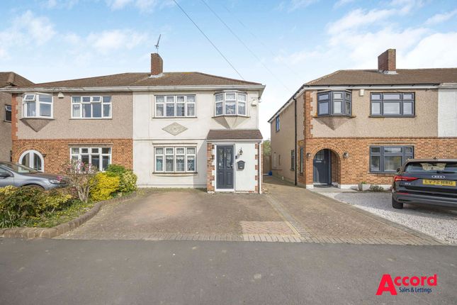 3 bed property, in Dee Way, £550,000
