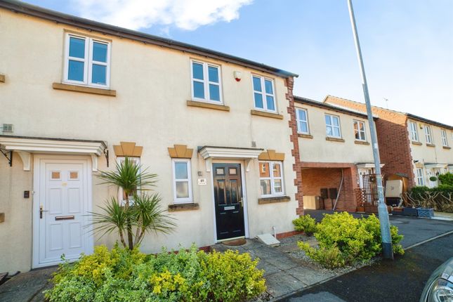 2 bed property, in Piper Close, £160,000