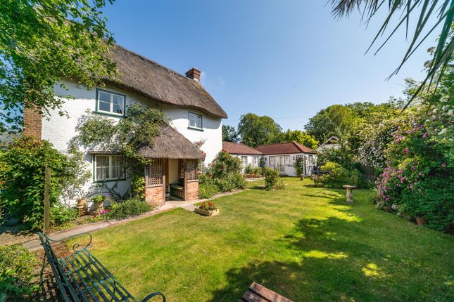 5 bed property, in Carisbrooke, £420,000