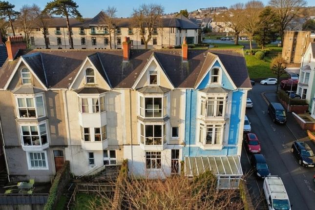 7 bed property, in Eaton Crescent, £475,000