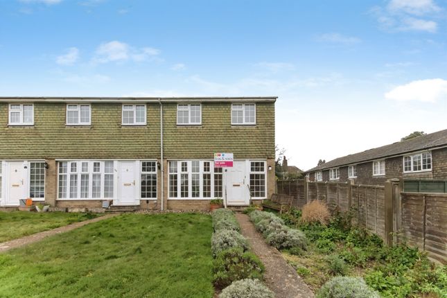 2 bed property, in Quebec Close, £270,000