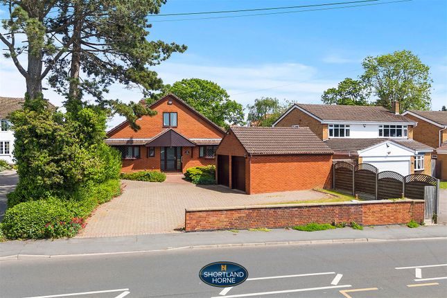 4 bed property, in Upper Eastern Green Lane, £499,500