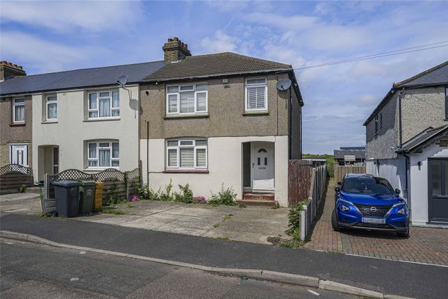 3 bed property, in The Crescent, £450,000
