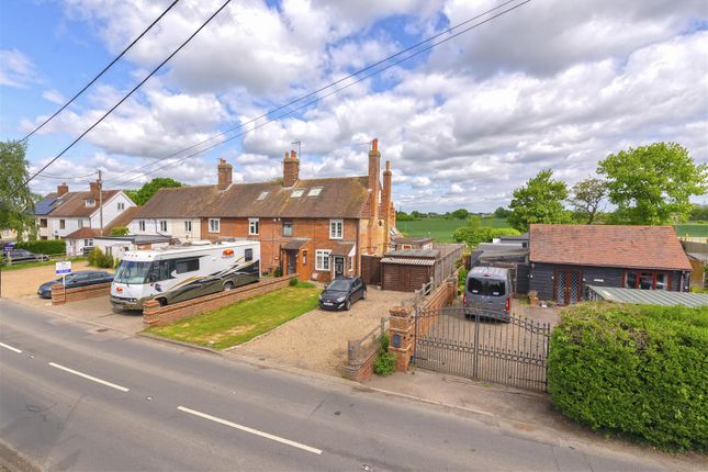 3 bed property, in Pettits Row, £460,000