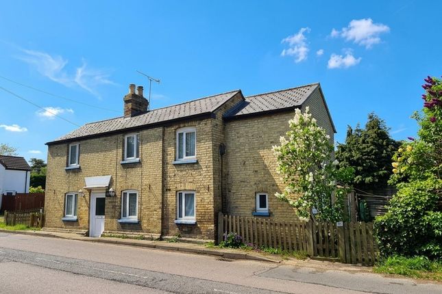 4 bed property, in Greenfield Road, £350,000