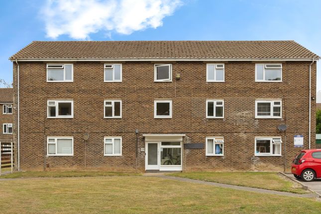 1 bed property, in Crombie Close, £115,000