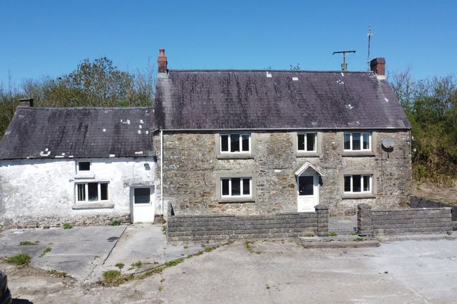 3 bed property, in Llanpumsaint, £450,000