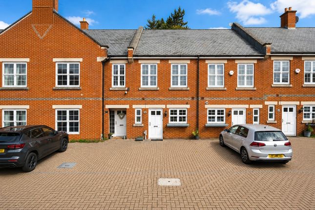 2 bed property, in Beningfield Drive, £550,000
