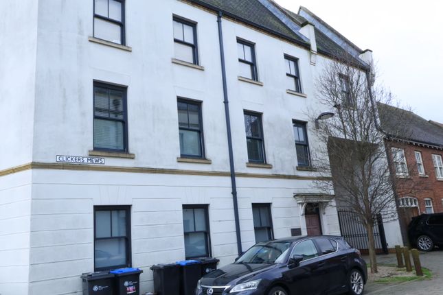 1 bed property, in Clickers Mews, £90,000
